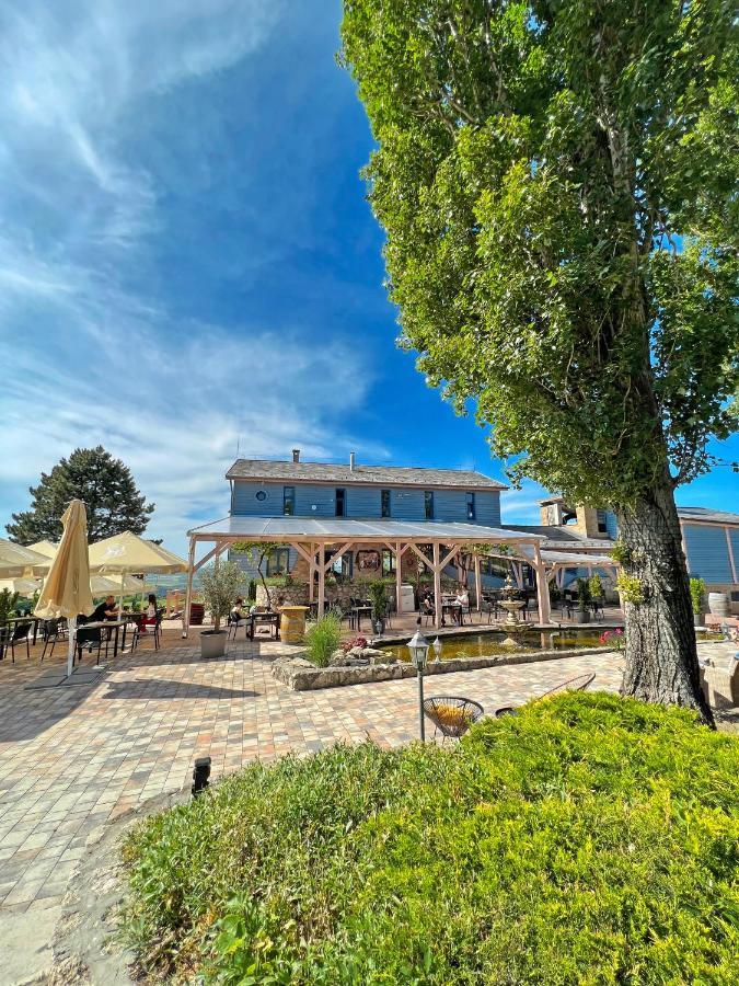 Hilltop Borbirtok & Etterem Hotel Neszmely Bagian luar foto