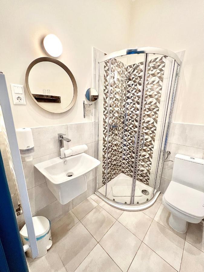 Hilltop Borbirtok & Etterem Hotel Neszmely Bagian luar foto